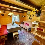 Počitniška hiša Vacation House Enya